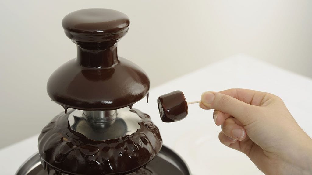 Suklaata valuttava putous kuuluu kotien harvoin käytettyihin tavaroihin.