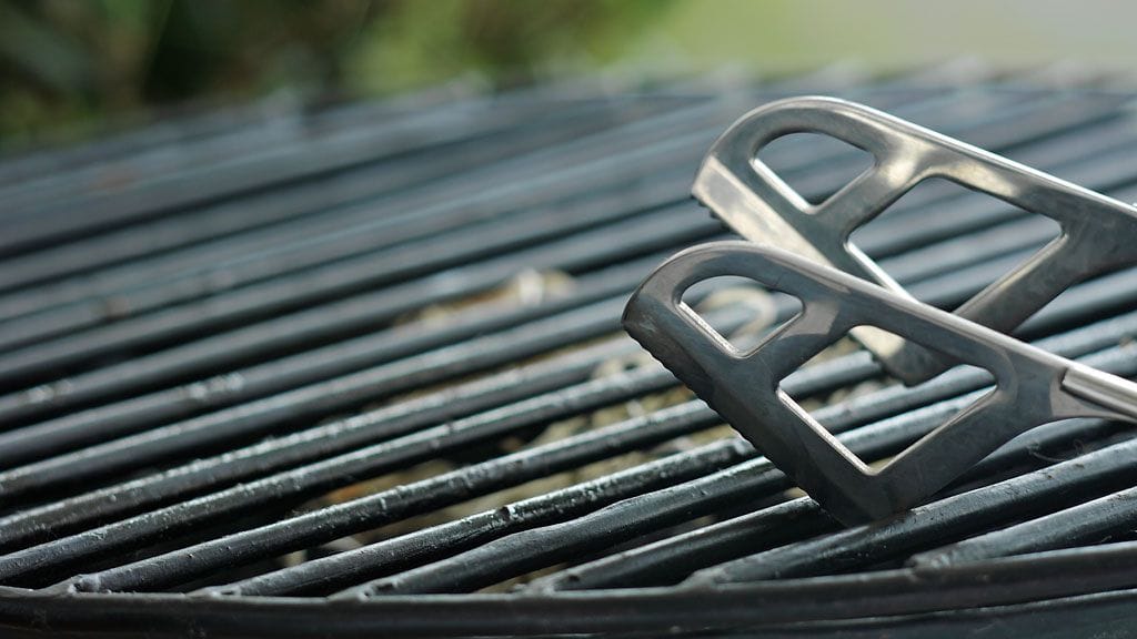 Pese grillin ritilät huolellisesti aina käytön jälkeen ja erityisellä huolella silloin, kun niiden käyttöön tulee pitkä tauko.