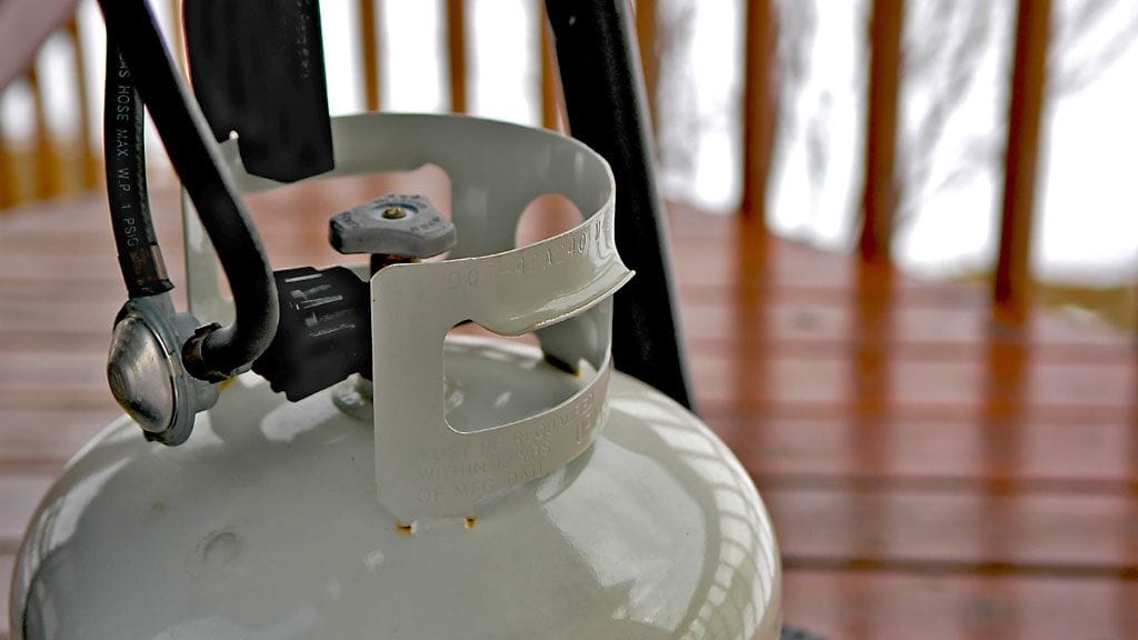 Kaasupullon turvallisuus tulee tarkistaa ennen joka käyttöä!