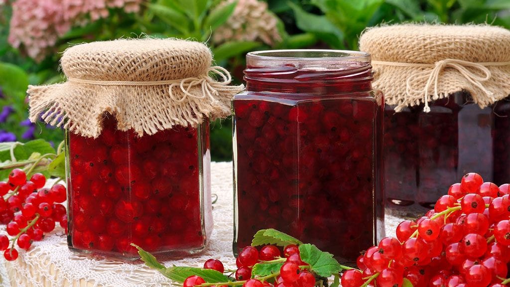 Kotitekoinen säilyke on myös kaunis lahja.