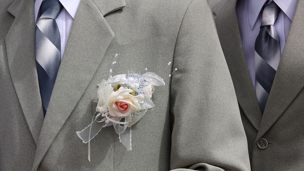 Vie puku pesulaan heti juhlien jälkeen.