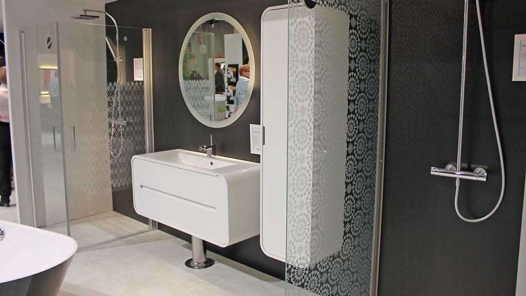 Tänä syksynä suihkuseinät ovat trendikkäästi kuvioituja. Svedbergs esitteli mallistoaan sisustusmessuilla Helsingissä syyskuussa.