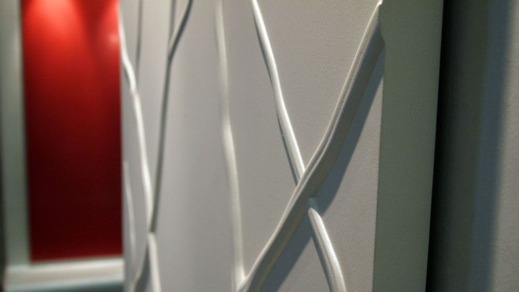 Koristelaatassa on elävä pinta.