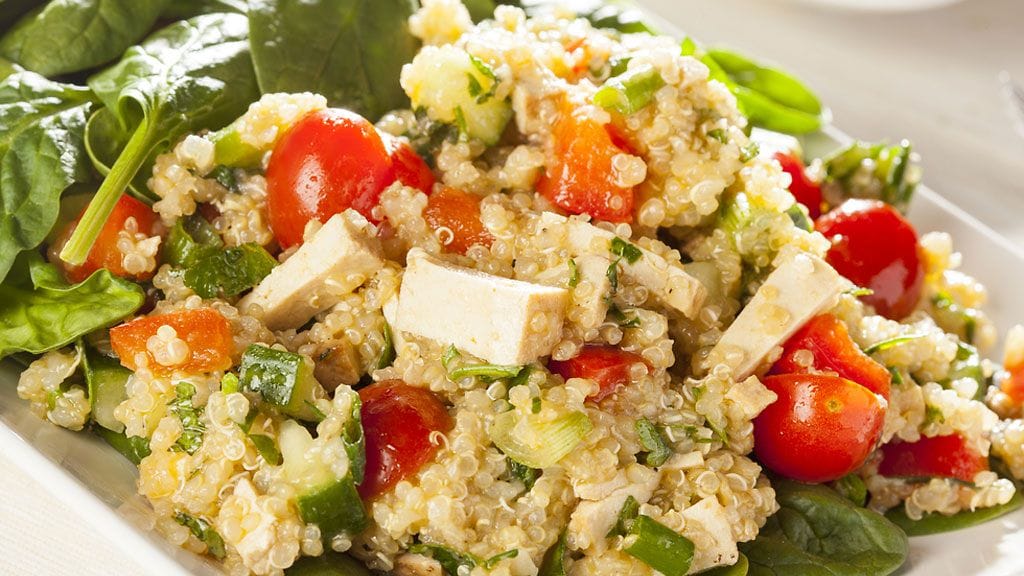 Kvinoa sopii vaikka salaatin ainekseksi