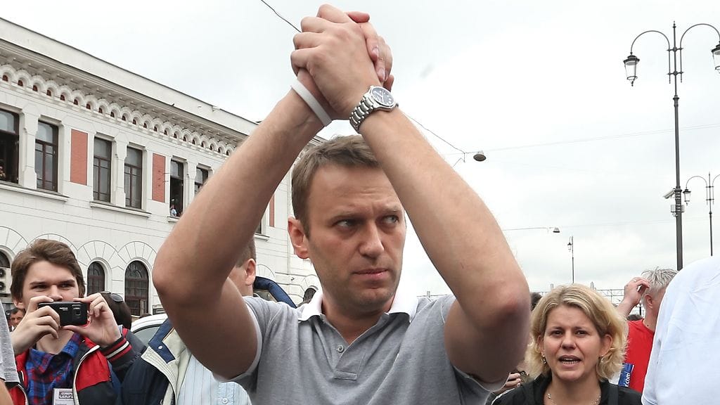 Aleksei Navalnyi tukijoidensa keskellä.