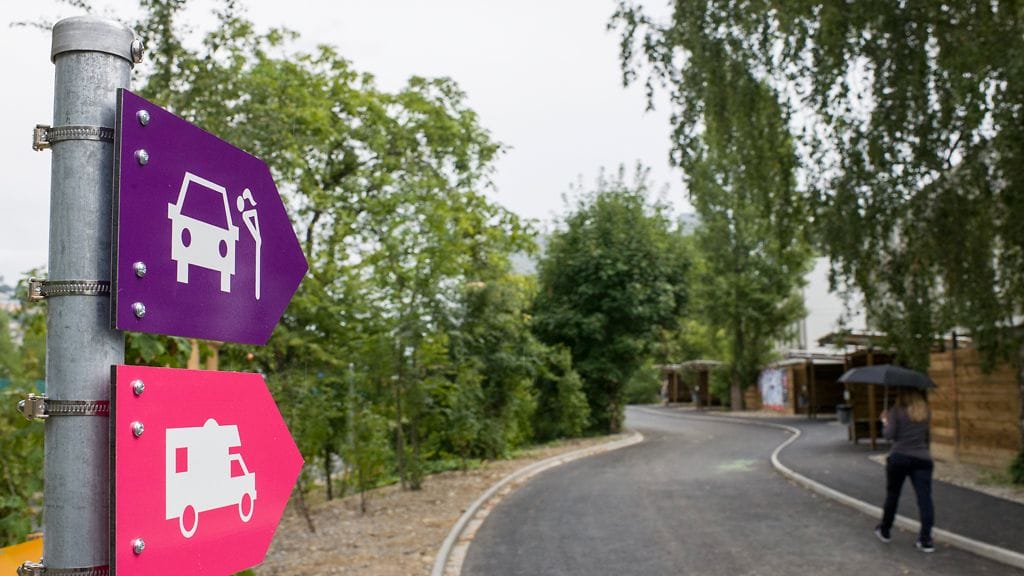 Zürichissä kaupunki on perustanut oman, niin sanotun drive-in Bordellin kaupunkiin, jotta asukkaita häiritsevä seksikauppa saataisiin hallintaan. Toisaalta "seksibokseilla" halutaan myös luoda seksityöläisille turvallisempi työpaikka.