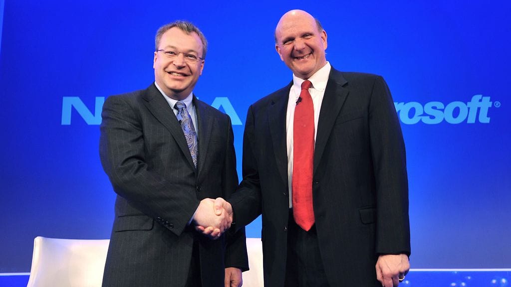 Nokian johtaja Stephen Elop ja Microsoftin johtaja Steve Ballmer Lontoossa 11.2.2011. Elop siirtyy kaupan yhteydessä takaisin Microsoftille.