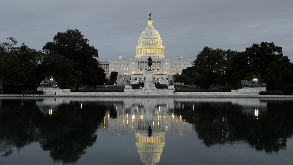 Yhdysvalloissa suurin osa laeista vaatii yhteneväisen lakiesityksen hyväksymisen sekä senaatissa että edustajainhuoneessa.