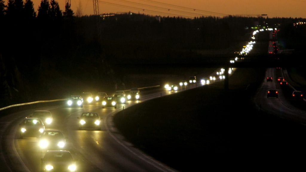 Poliisi valvoo tehostetusti ajovalojen käyttöä ensi viikolla.