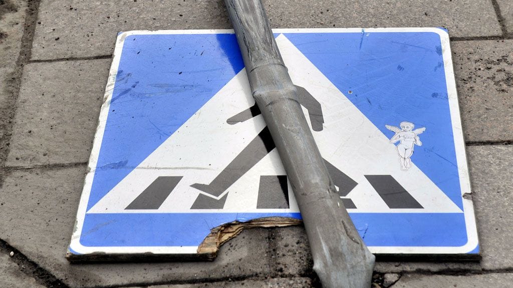 Suomessa autoilijat eivät aina pysähdy suojatien eteen.