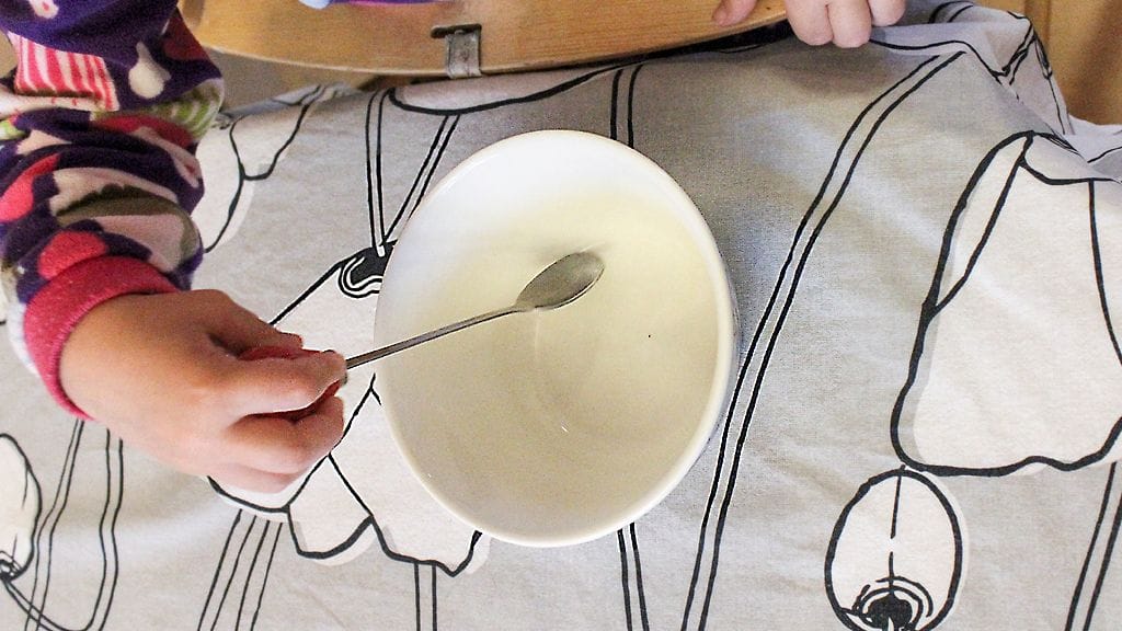 Allergialapsen äiti ei usko siihen että vanhemmat turhaan rajoittavat lapsen ruokavaliota.