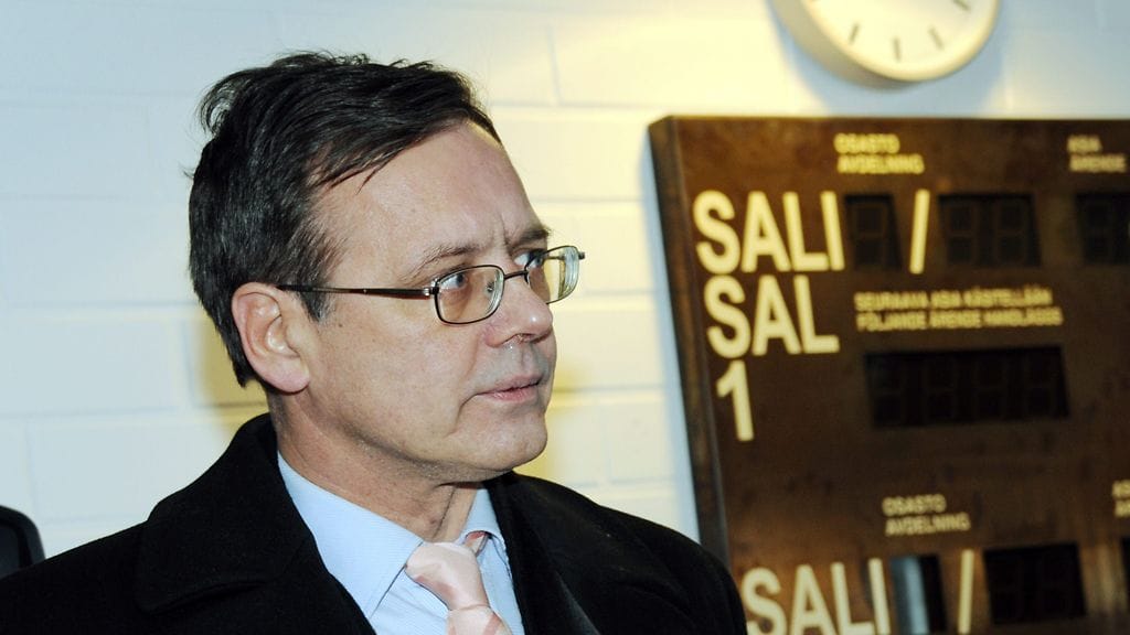 Laajaa tshetsheenien junailua Suomeen puitiin Vantaan käräjäoikeudessa 24. helmikuuta 2011. Syytteessä törkeästä laittoman maahantulon järjestämisestä helsinkiläisyrittäjä Mikael Storsjö.