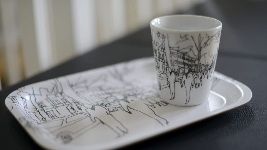 Marimekon suunnittelija Maija Louekarin Hetkiä/Moments-kuosin innoittajana on ollut vanha valokuva.