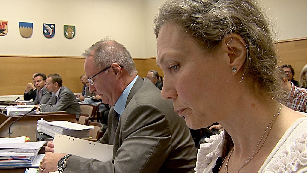 Puolustusasianajaja Juha Manner ja Anneli Auer Satakunnan käräjäoikeudessa tänään.