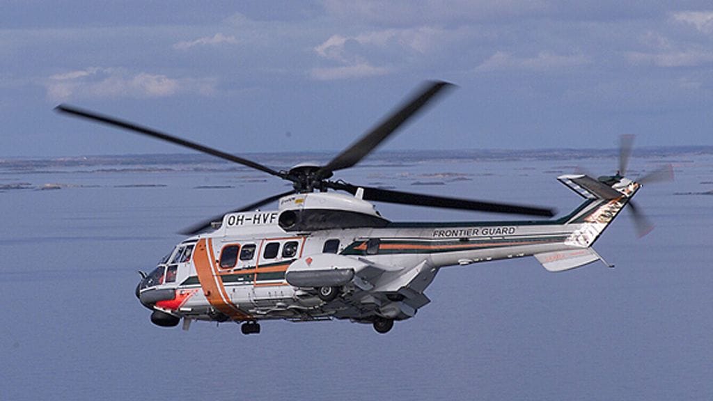 Kadonnutta veneilijää etsittiin muun muassa meripelastushelikopterilla. Kuvituskuva.