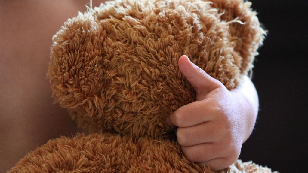 Varkauden sairaalan ensiapuun toimitettiin torstaina alle vuoden ikäinen lapsi huonovointisuuden ja sekavuuden takia. Kuvituskuva. Kuvan lapsi ei liity tapaukseen.