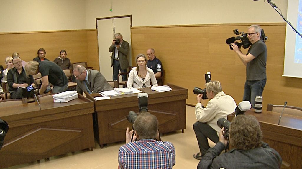 Mediaa saapui runsaasti paikalle seuraamaan Anneli Auerin oikeuenkäyntiä Satakunnan käräjäoikeuteen 21.8.2013.