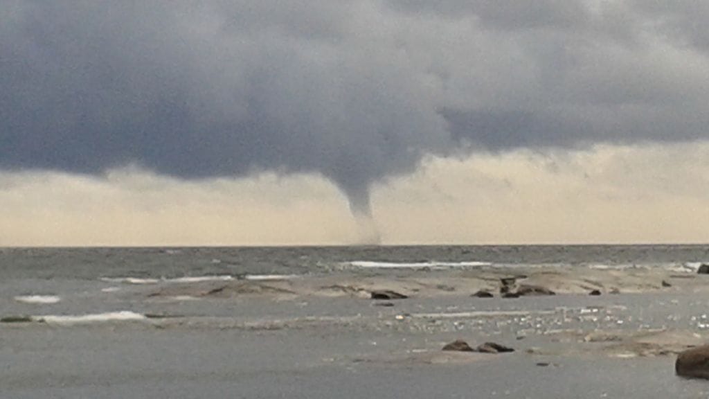 Vesipatsas kulki Porkkalanniemen edustalla 1. syyskuuta 2013. Kuva: Mira Holopainen