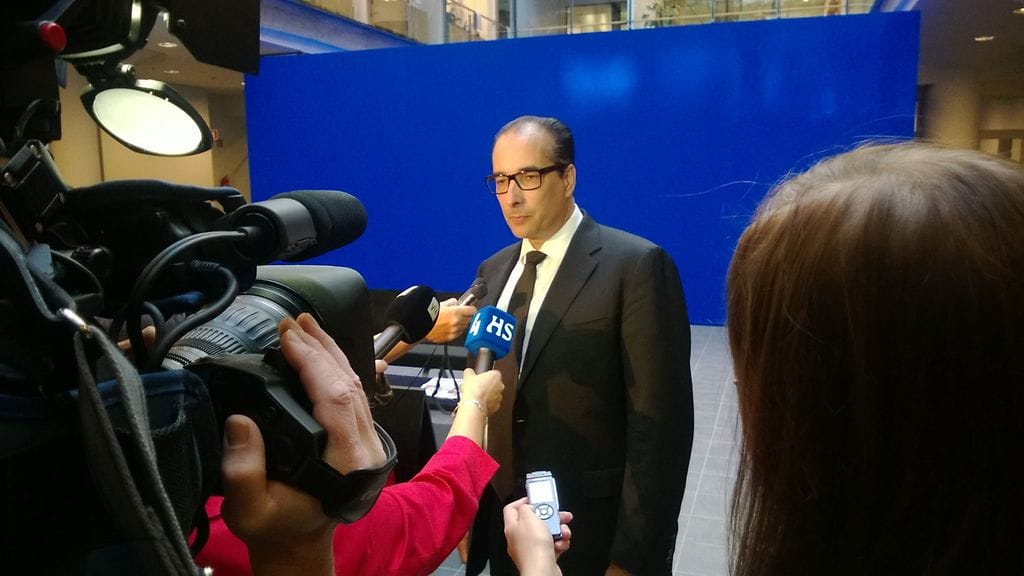 Asianajaja Heikki Lampela oikeudenkäynnin tauolla (Kuva: MTV3)