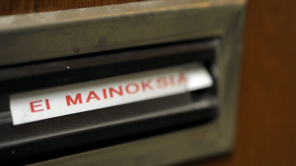 Poliisin mukaan postiluukusta oli valutettu palavaa nestettä eteiseen.