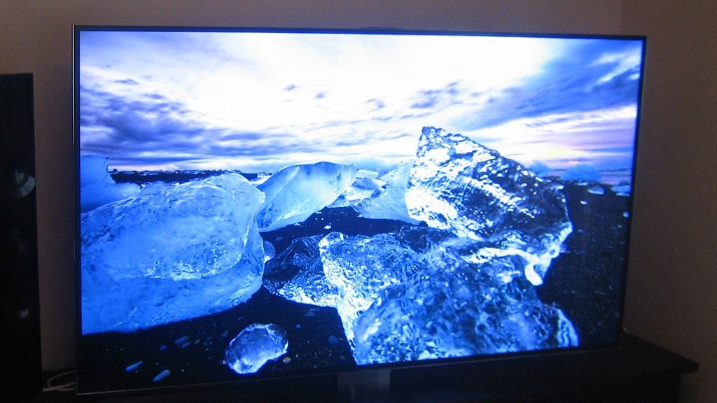Samsungin 65-tuumainen F9005 4K-jättitelevisio