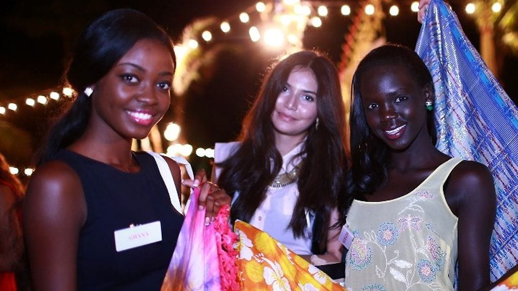 Uzbekistanin Rakhima Ganieva kuvassa keskellä.