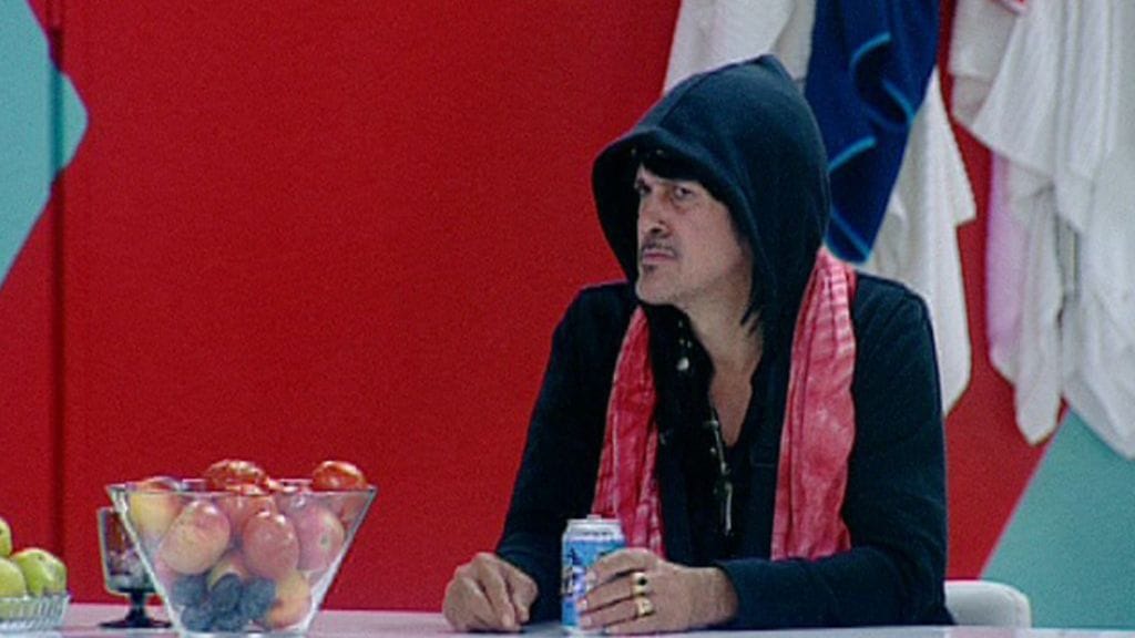 Andy ikävöi vaimoaan talossa.