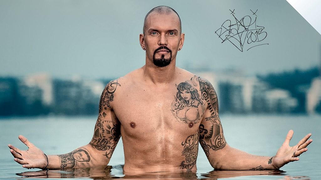 Brädi varainkeruukampanjassa.