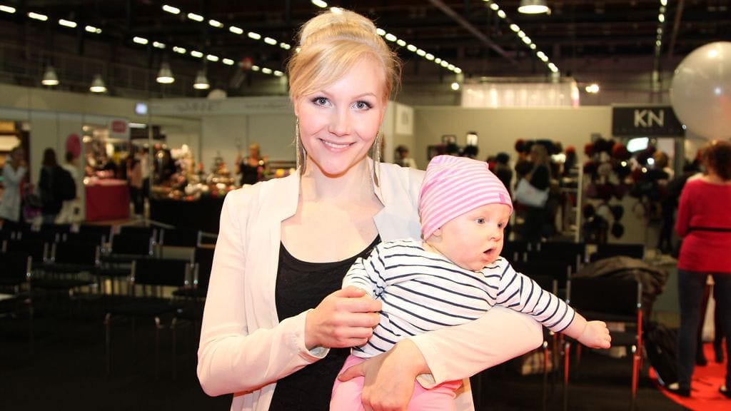 Emma Kimiläinen-Liuski ja Fanni-tytär I love me -messuilla perjantaina.