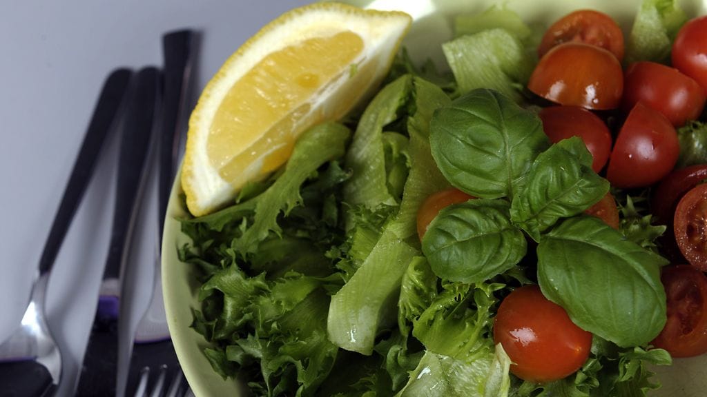 Huoltoasemilta saa runsaasti terveellistä ruokaa.