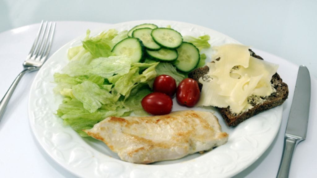 Huoltoasemilta saa runsaasti terveellistä ruokaa.