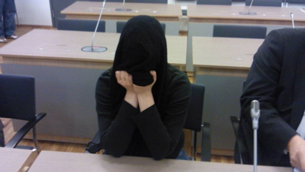 Klaukkalan vauvamurhista syytetty äiti Hyvinkään käräjäoikeudessa tänään.