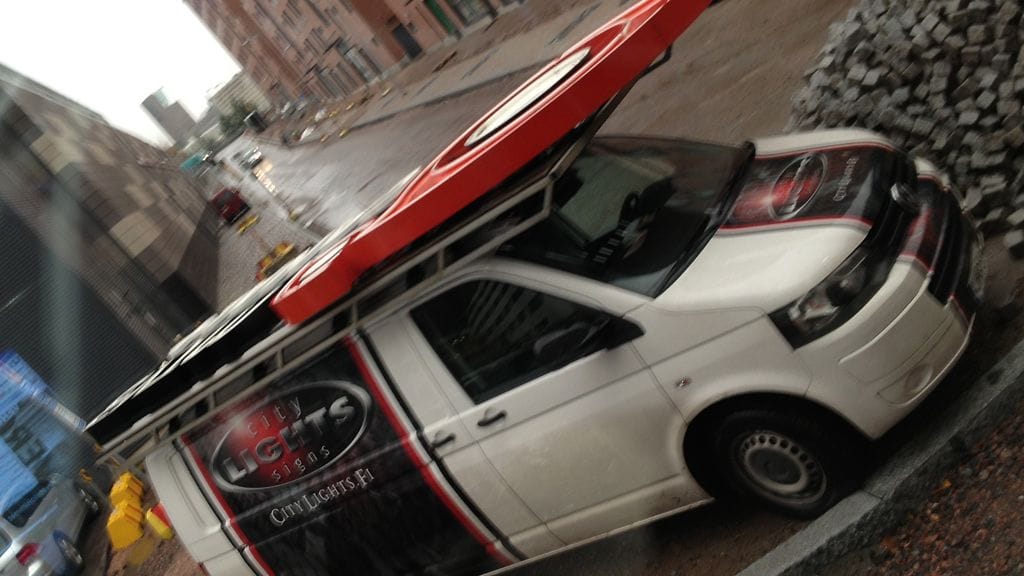 MTV3:n vanhoja logoja lähdössä viimeiselle matkalleen. MTV syntyy uudistuneena 3.11.2013.