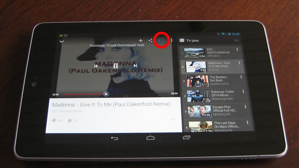 Kuvia ja videoita televisiolle langattovasti siirtävä Googlen Chromecast -laite