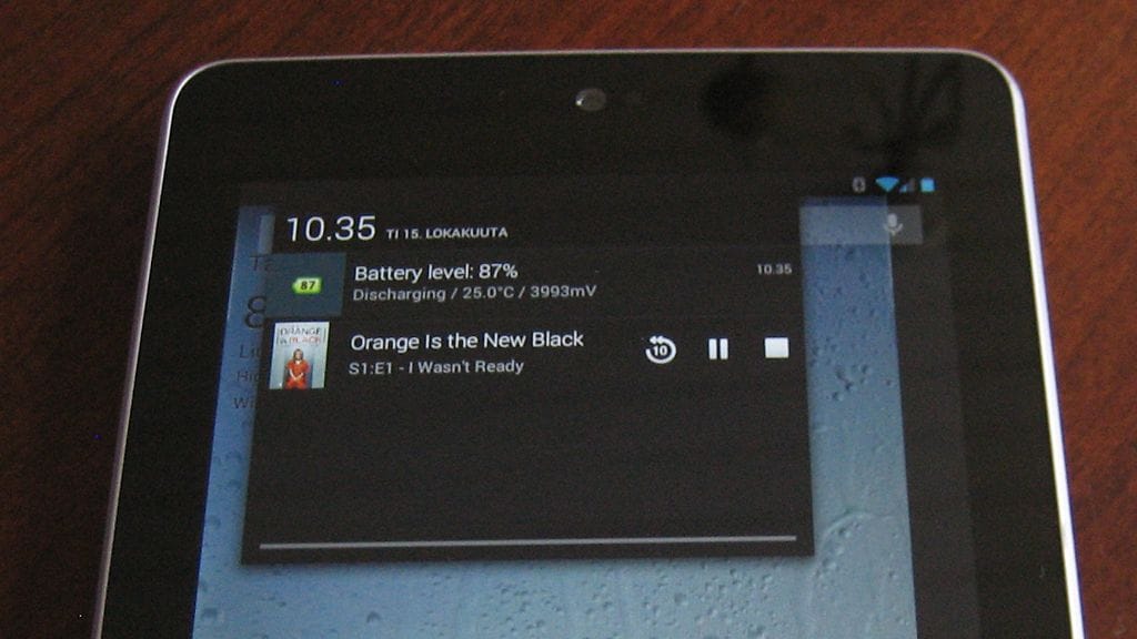 Kuvia ja videoita televisiolle langattovasti siirtävä Googlen Chromecast -laite
