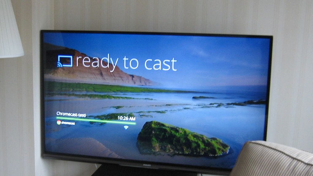 Kuvia ja videoita televisiolle langattovasti siirtävä Googlen Chromecast -laite