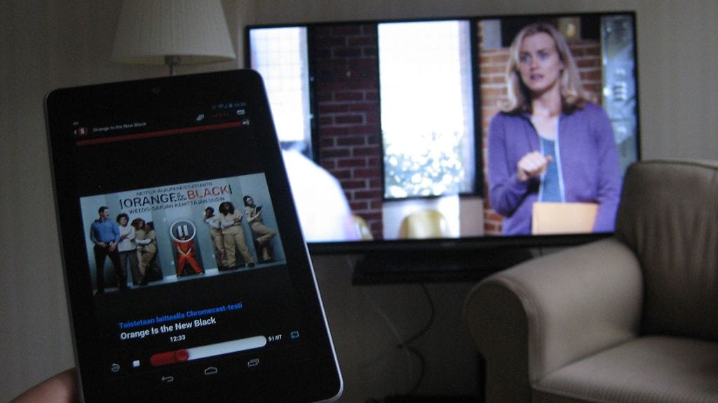 Kuvia ja videoita televisiolle langattovasti siirtävä Googlen Chromecast -laite