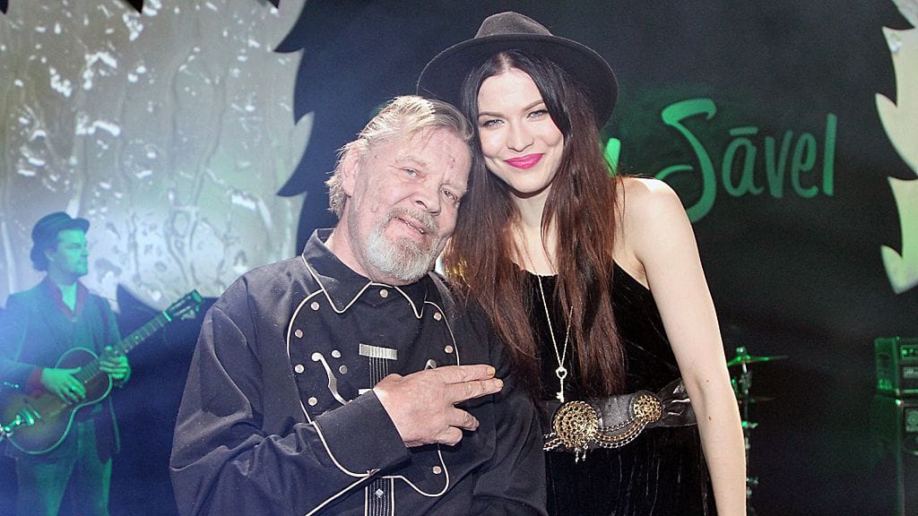 Kaverukset Vesa-Matti Loiri ja Jenni Vartiainen Syksyn sävel -ohjelman treeneissä 30.10.2013.