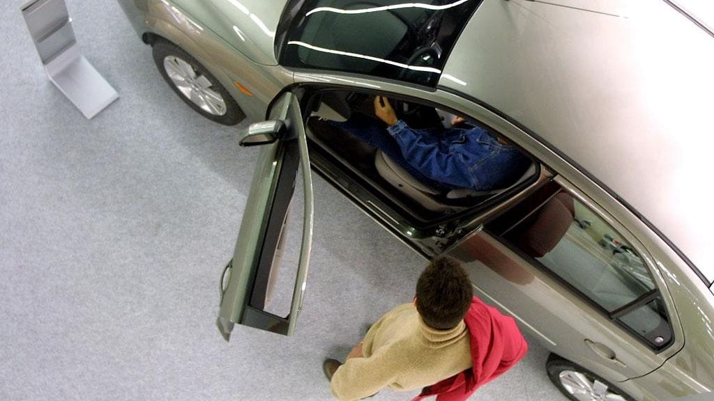 Auton ostaminen vaatii huolellisuutta.