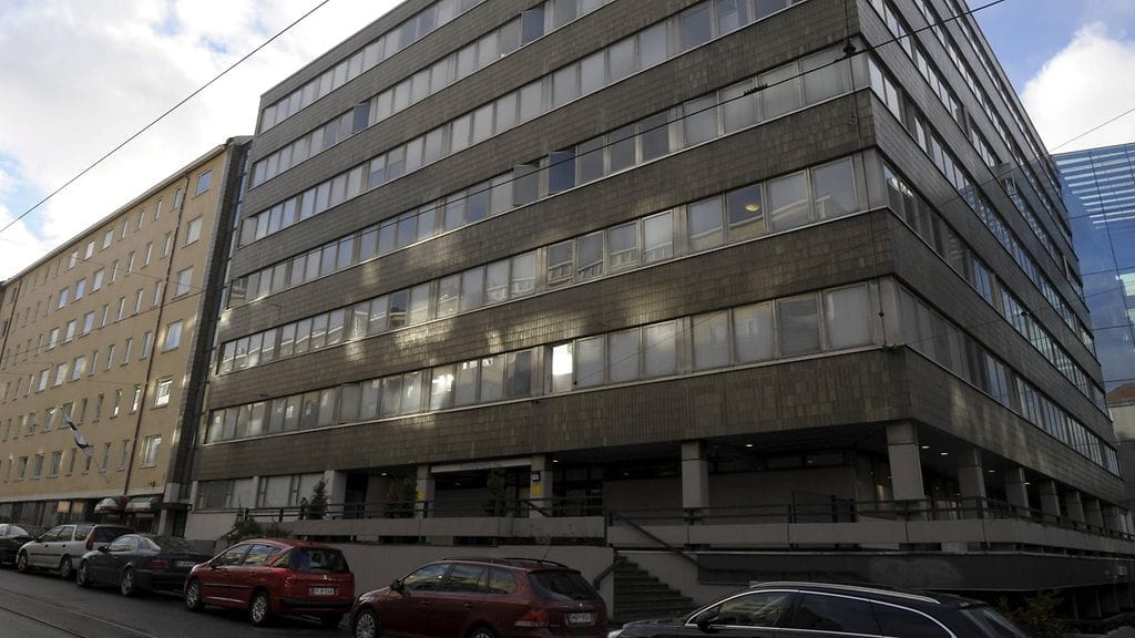 Ruusulankatu 10:ssä sijaitseva Sininauhasaatön tukiasuntola on poliisille entuudestaan tuttu. Poliisi on joutunut vierailemaan asuntolassa lukuisia kertoja erilaisten häiriö- ja väkivaltatilanteiden takia.