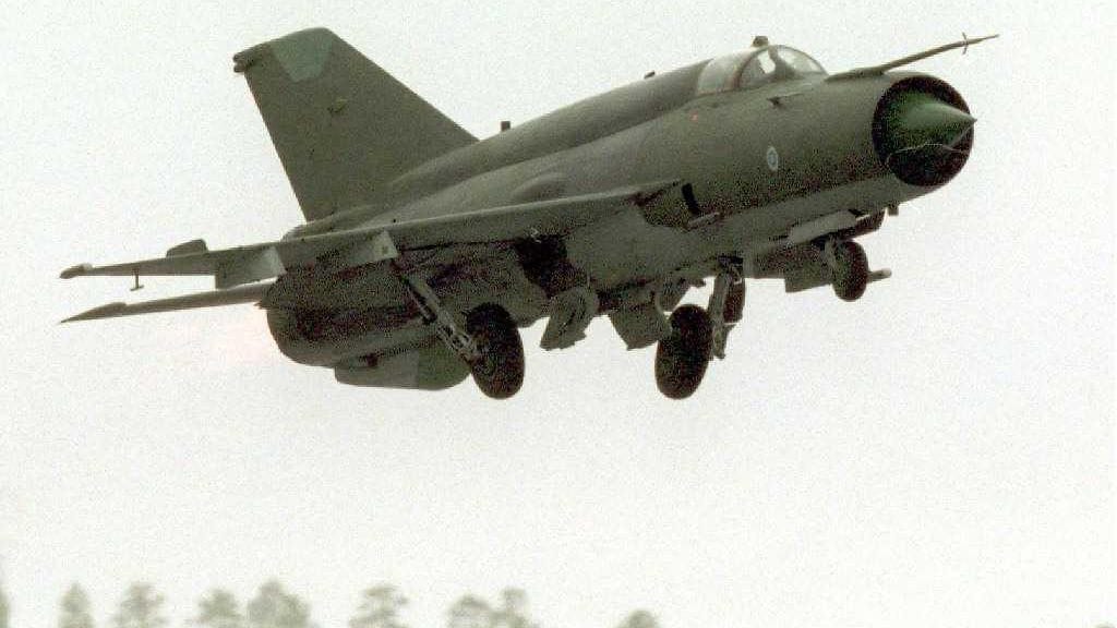 Arkistokuvaa Mig-21-Bis-koneesta, jollaisesta sotilaslentäjä Jyri Ruokonen pelastautui heittoistuimen avulla vuonna 1995.