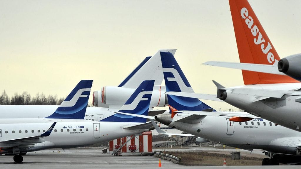 Finnairin koneita lentokentällä. Kuvituskuvaa.