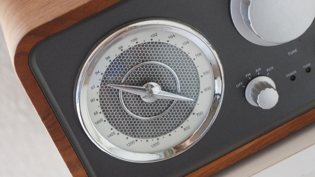 2. Radio.jpg