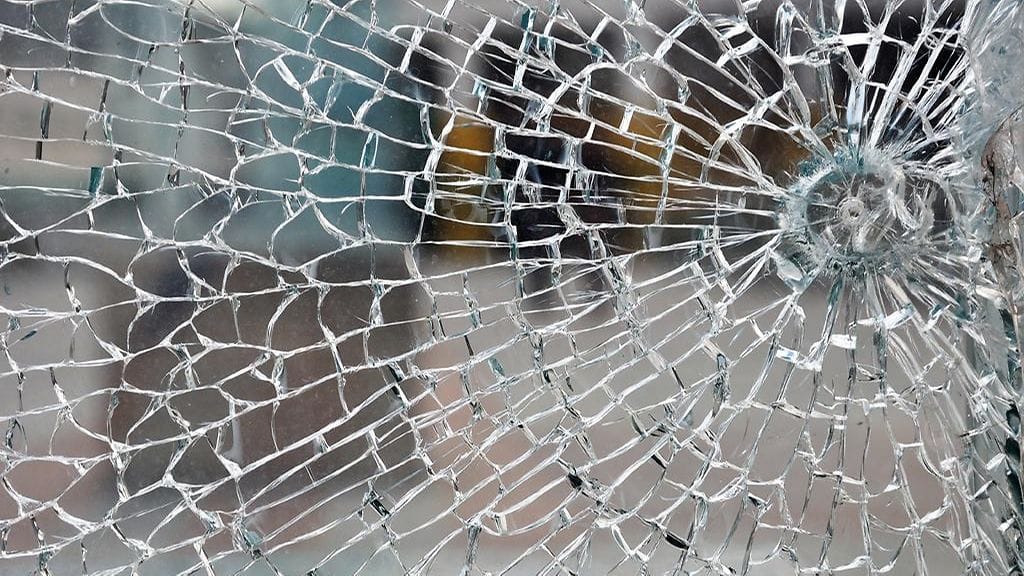 3. Rikkoutunut lasi.jpg