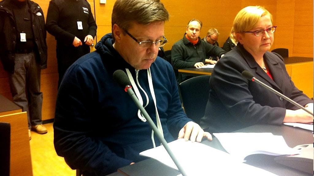 Helsingin huumepoliisin päällikkö Jari Aarni Aarnio ja asianajaja Riitta Leppiniemi oikeusistunnossa.