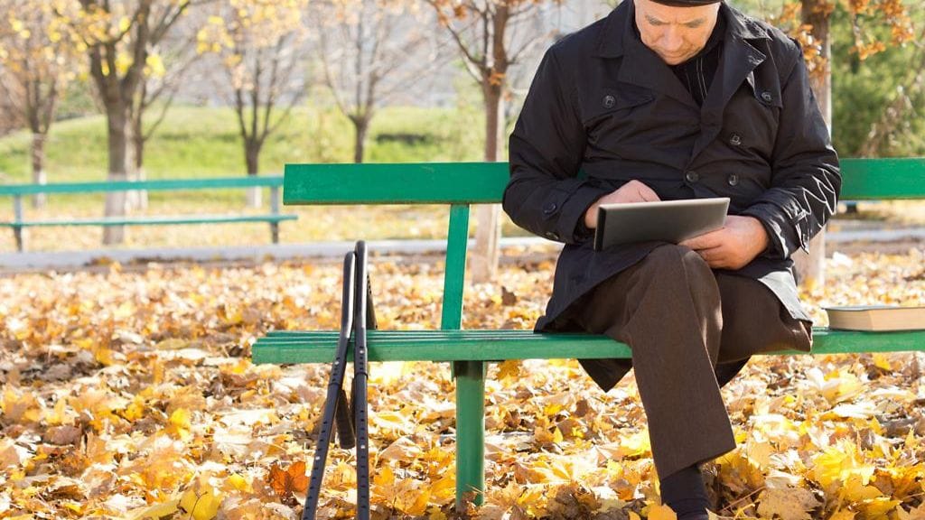 Puhuminen ja vertaistuki ovat auttaneet Seppoa selviytymään koettelemuksistaan. Kuvituskuva.