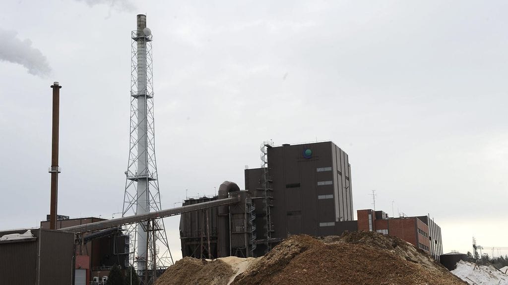 Arkistokuvassa Fortum Heatin biopolttoaineita hyödyntävä sähkön ja lämmön yhteistuotantolaitos Joensuun Iiksenvaarassa.