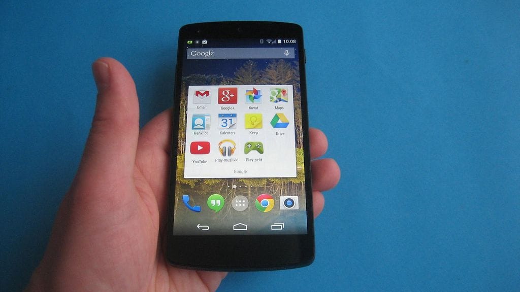 LG:n valmistama Nexus 5 Android-kännykkä.