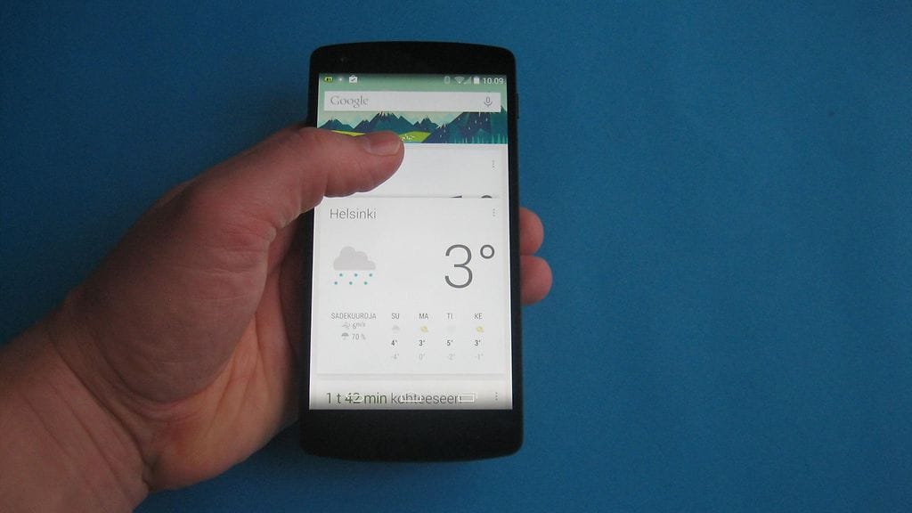 LG:n valmistama Nexus 5 Android-kännykkä.