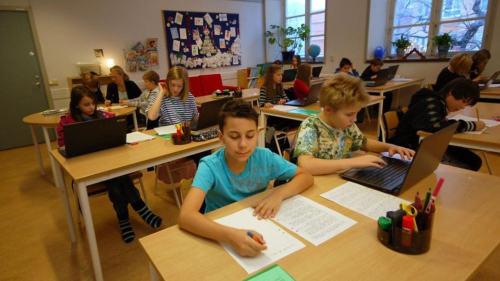 Oppilaita tunnilla Tukholman ruotsinsuomalaisessa koulussa 2. joulukuuta 2010.